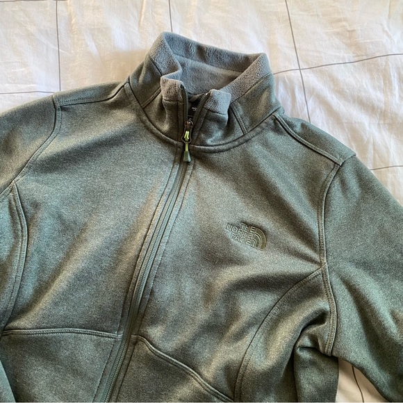 The North Face Women’s Zip Up Fleece Jacket - Picture 2 of 6